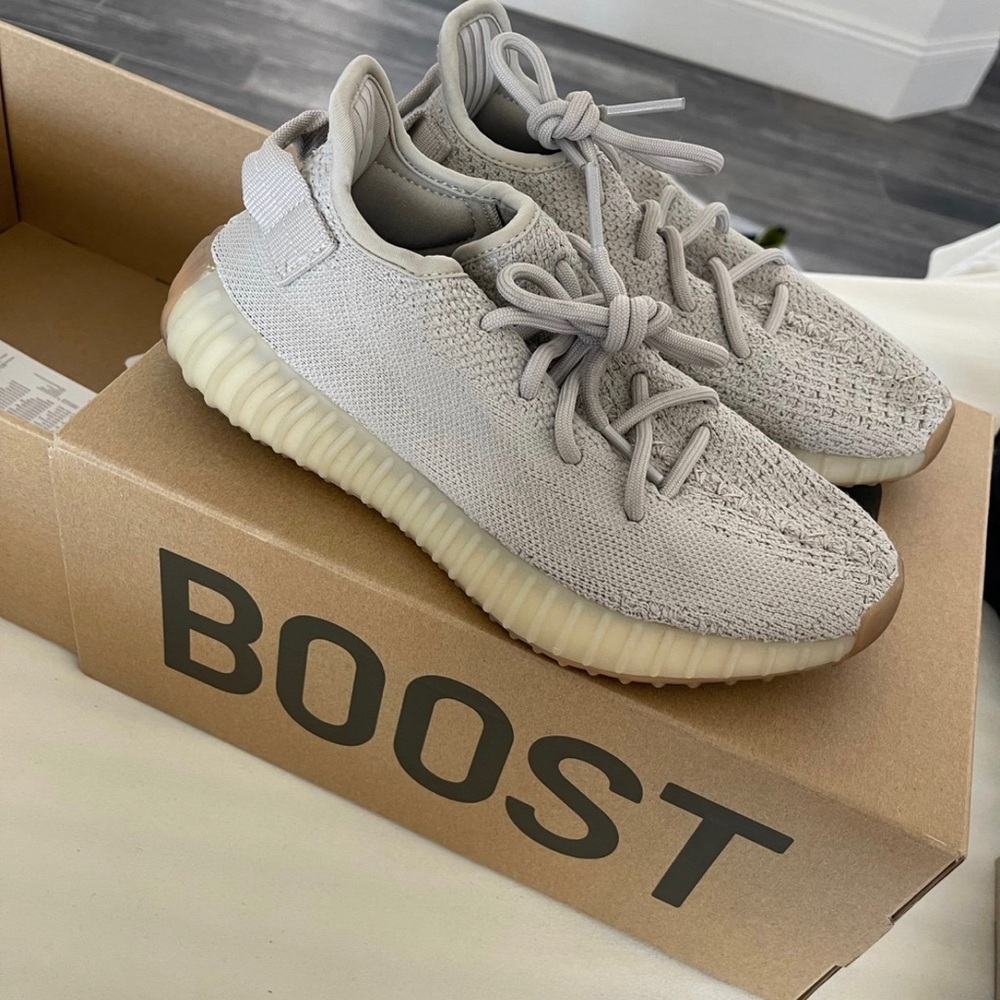 Yeezy Boost 350 V2 like new women’s sneakers